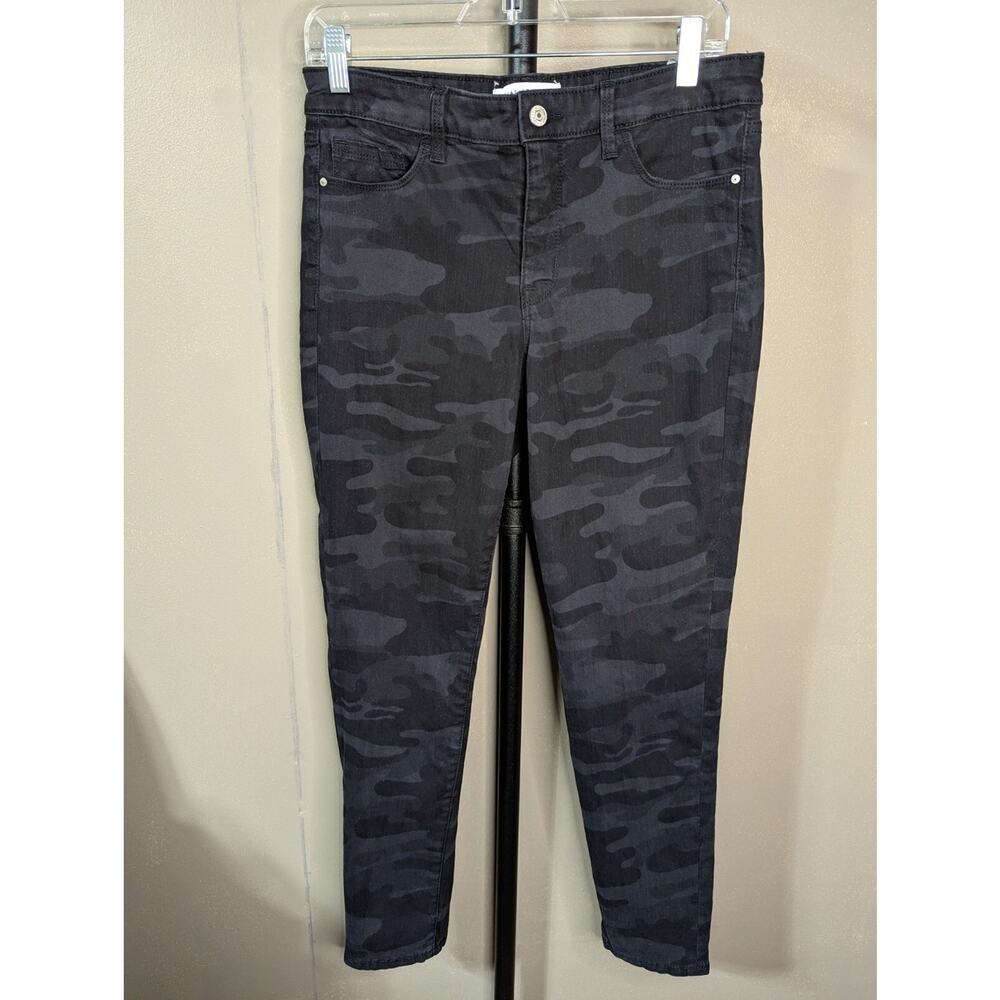 Social Standard by sanctuary Size 8 Jeans Black Camo Ankle Length Skinny
